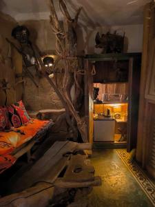 a room with a bed and a kitchen in it at La Balade des Gnomes in Durbuy
