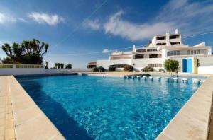 Bazén v ubytování Infinito penthouse Luxury Best terrace Albufeira nebo v jeho okolí