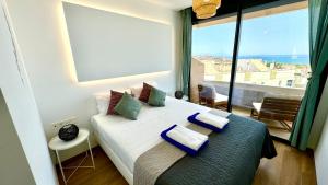 a bedroom with a bed with a view of the ocean at 22 Aura-Piscina 3 Vistas al mar in Gran Alacant +43 photos