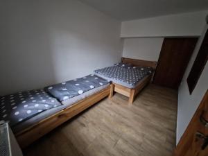 Postel nebo postele na pokoji v ubytování Apartmány Na rychtě