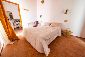 Llit o llits en una habitació de Riad Mtamer, Tetouan