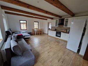 Kuchyň nebo kuchyňský kout v ubytování Apartmány Na rychtě