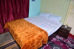 Postel nebo postele na pokoji v ubytování Unique 2BHK Homestay