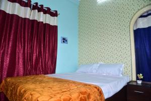 Postel nebo postele na pokoji v ubytování Unique 2BHK Homestay