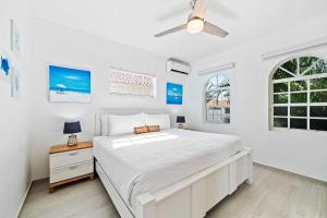 Ένα ή περισσότερα κρεβάτια σε δωμάτιο στο Rooi Santo 128 +33 φωτογραφίες