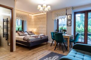 A bed or beds in a room at udanypobyt Apartamenty Przy Dolinach C i D