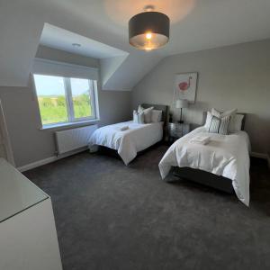 Katil atau katil-katil dalam bilik di Modern Dunboyne Home