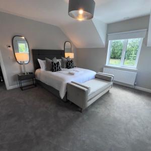 Katil atau katil-katil dalam bilik di Modern Dunboyne Home