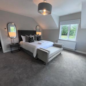 Katil atau katil-katil dalam bilik di Modern Dunboyne Home