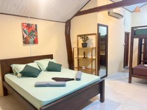 Postel nebo postele na pokoji v ubytování Arcadia villas Arugambay