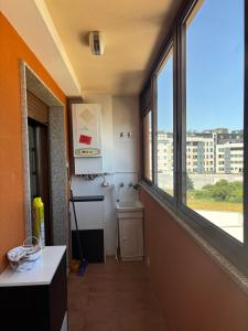 Η κουζίνα ή μικρή κουζίνα στο Refuxio Xacobeo - Apartamento céntrico en Sarria +28 φωτογραφίες