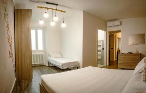 a bedroom with two beds and a couch in it at Giovio41-A due passi dal centro in Como