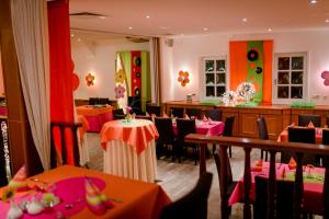 a restaurant with tables and chairs in a room at Landhotel Germania Business & Long Stay bei Stadtallendorf in Stadtallendorf