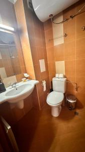 Phòng tắm tại Pirin Golf Mountain View Apartment +8 ảnh