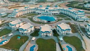 Bazén v ubytování Gewan Palace New Alamein nebo v jeho okolí