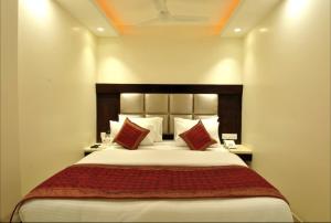 Postel nebo postele na pokoji v ubytování Hotel Sai Miracle - New Delhi