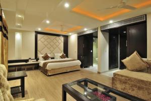 Postel nebo postele na pokoji v ubytování Hotel Sai Miracle - New Delhi