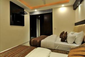 Postel nebo postele na pokoji v ubytování Hotel Sai Miracle - New Delhi