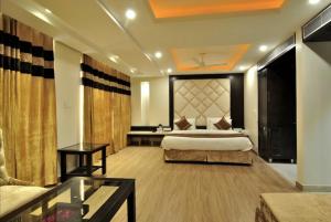 Postel nebo postele na pokoji v ubytování Hotel Sai Miracle - New Delhi