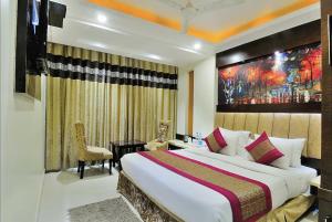 Postel nebo postele na pokoji v ubytování Hotel Sai Miracle - New Delhi