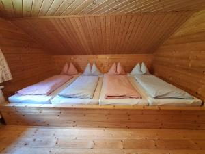 Postel nebo postele na pokoji v ubytování Ferienhaus Hinterhabneralm