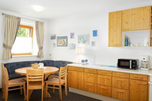 Kuchyňa alebo kuchynka v ubytovaní Wohnung Gruenberg 144 - Naviser Huette + 19 fotografií