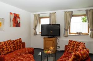 Televízia a/alebo spoločenská miestnosť v ubytovaní Wohnung Gruenberg 144 - Naviser Huette