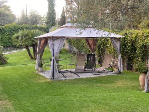A garden outside Sicily's View