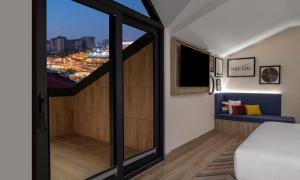 Postel nebo postele na pokoji v ubytování Hampton By Hilton Istanbul Merter