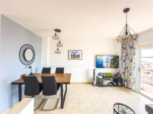 TV a/nebo společenská místnost v ubytování Ocean Front Teneriffa 2 Bedroom Penthouse Costa Adeje