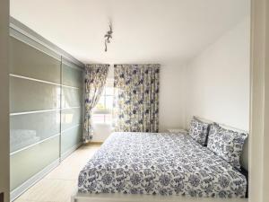 Postel nebo postele na pokoji v ubytování Ocean Front Teneriffa 2 Bedroom Penthouse Costa Adeje + 37 fotografií