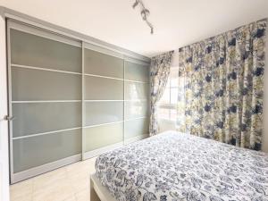 Postel nebo postele na pokoji v ubytování Ocean Front Teneriffa 2 Bedroom Penthouse Costa Adeje
