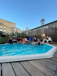 A piscina localizada em WOT Lisbon Nomad ou nos arredores