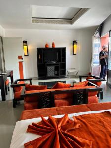 TV a/nebo společenská místnost v ubytování La Renaissance hôtel Marrakech
