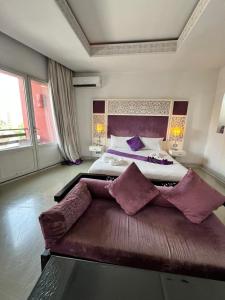 Postel nebo postele na pokoji v ubytování La Renaissance hôtel Marrakech