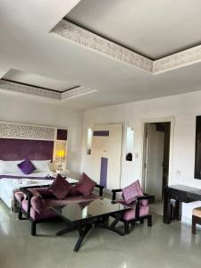 Postel nebo postele na pokoji v ubytování La Renaissance hôtel Marrakech