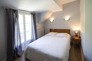 Posteľ alebo postele v izbe v ubytovaní Hôtel des Barrages