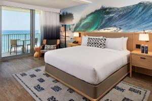 Postel nebo postele na pokoji v ubytování The Ritz-Carlton O'ahu, Turtle Bay