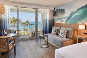 Postel nebo postele na pokoji v ubytování The Ritz-Carlton O'ahu, Turtle Bay