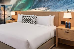 Postel nebo postele na pokoji v ubytování The Ritz-Carlton O'ahu, Turtle Bay