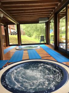 Bazén v ubytování Hotel Cà Fiore nebo v jeho okolí
