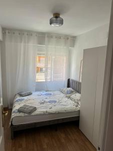 En eller flere senger på et rom på Seashell apartment in Cullera