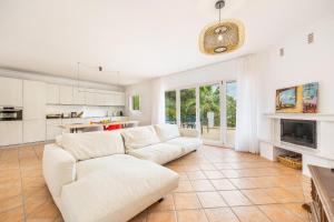 Η κουζίνα ή μικρή κουζίνα στο Villa Polina