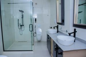 Ein Badezimmer in der Unterkunft G-Pinnacle Signature