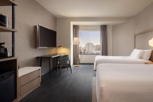 A bed or beds in a room at Fairfield by Marriott Lima Miraflores