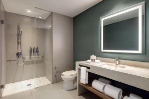 A bathroom at Fairfield by Marriott Lima Miraflores