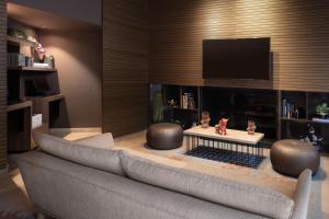 A seating area at Fairfield by Marriott Lima Miraflores
