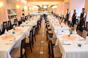 Restaurant ou autre lieu de restauration dans l'établissement Marhaba Salem - Family Only