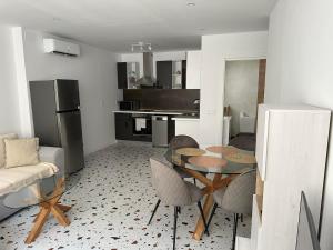 Η κουζίνα ή μικρή κουζίνα στο Del Mar 1A - New Beach First floor apartment +13 φωτογραφίες