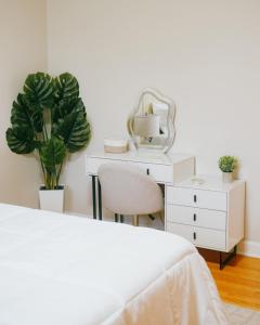 Gallery image of New Modern 3BR, Gym, Workspace, Quiet Location in Chicago +24 photos